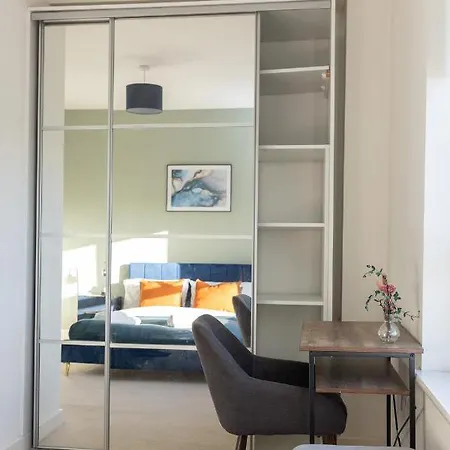 Modern, Comfy 2 Bedroom Apartment In Hatfield, Town Centre, Perfect For Contractors, Free Parking Hatfield  Exterior photo
