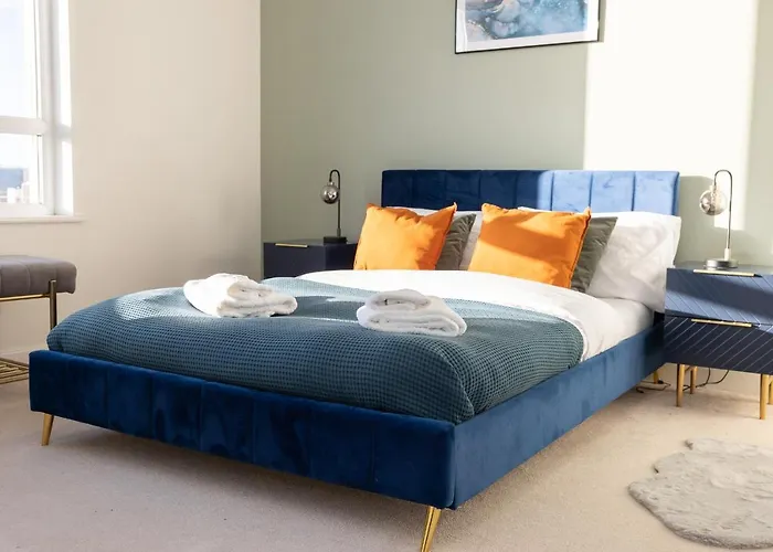 Modern, Comfy 2 Bedroom Apartment In Hatfield, Town Centre, Perfect For Contractors, Free Parking