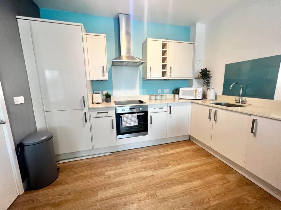 Apartment Modern, Comfy 2 Bedroom In Hatfield, Town Centre, Perfect For Contractors, Free Parking Hatfield (Hertfordshire)